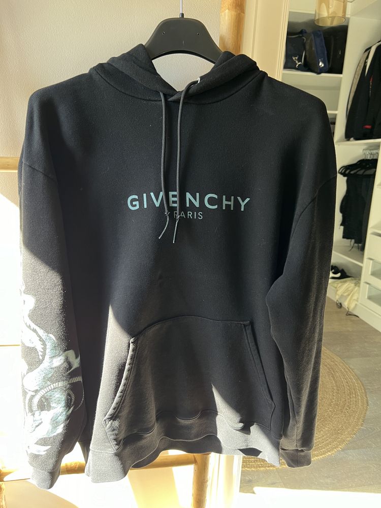 Givenchy суитчър оригинален