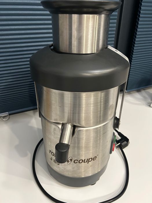 Професионална сокоизтисквачка Robot coupe J80