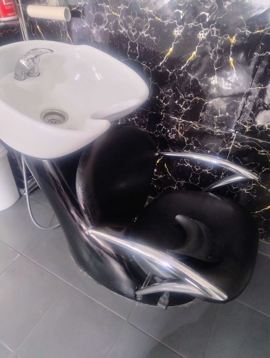 Vând chiuveta salon