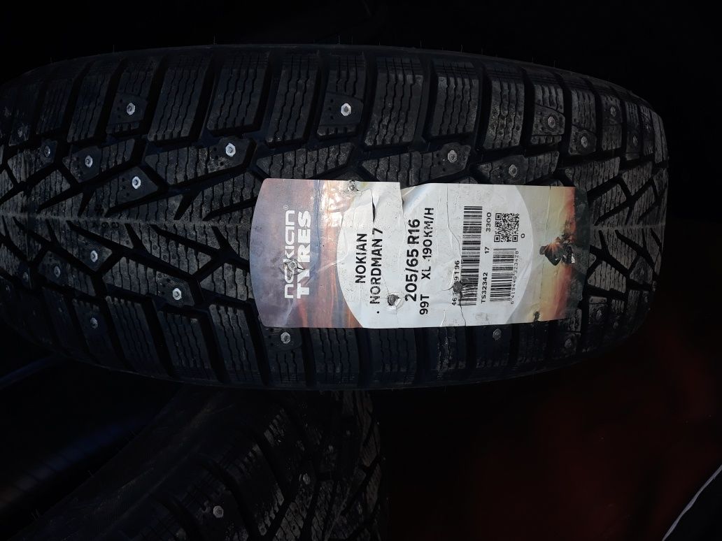 Продам зимние резины нокиян R16
