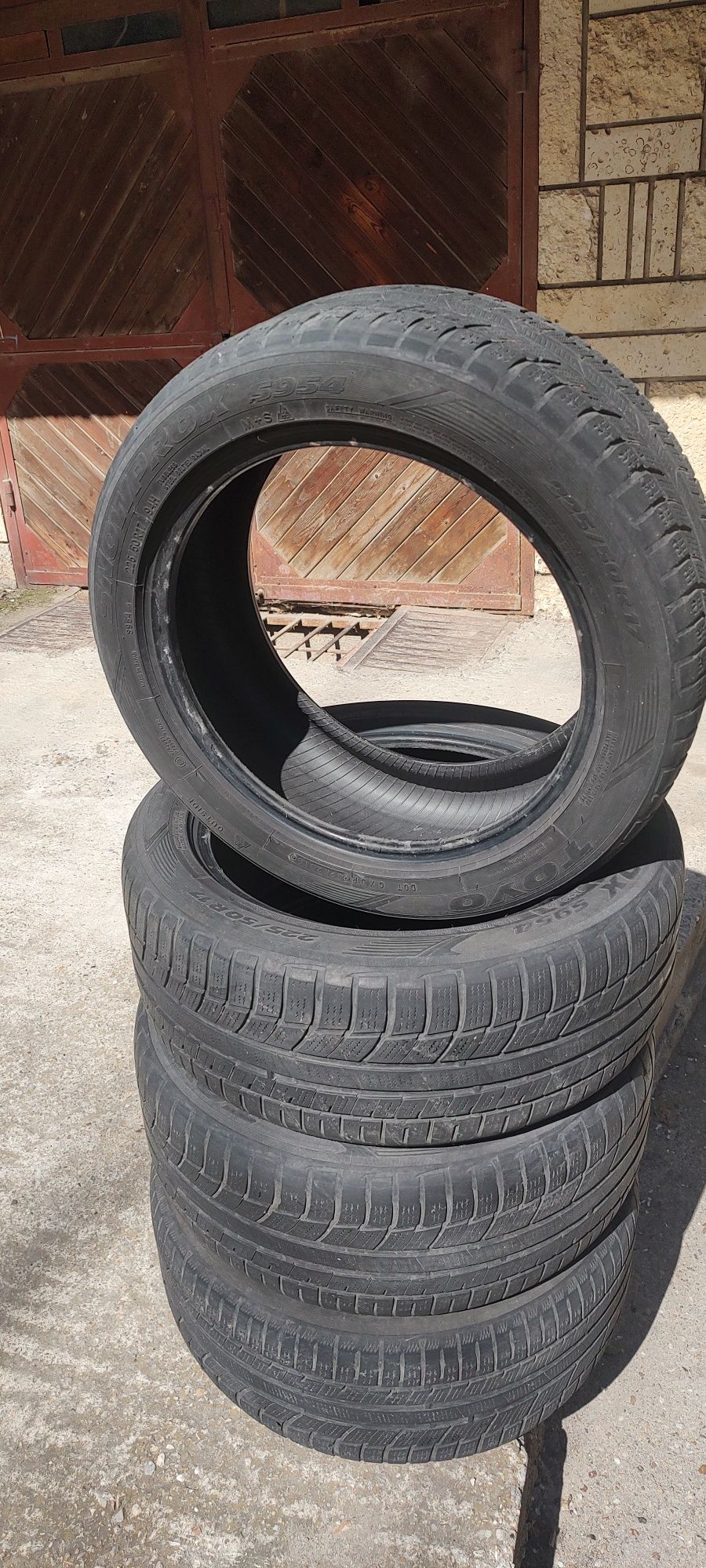 Продавам гуми Toyo 225/50/17