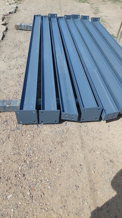 Vând 6ferme metalice la 8m si 12stalpi la 3m din ipe160