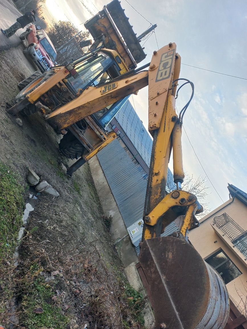 Buldoexcavator JCB 3CX