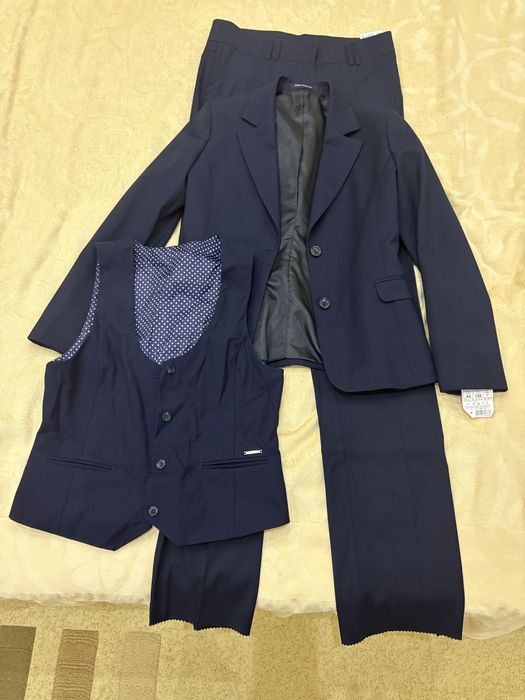 Продается школьная форма (костюмы, брюки, юбка)