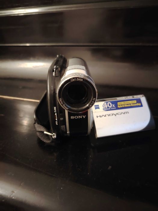Vând camera filmat hibrid Sony cu mini dvd și card foto