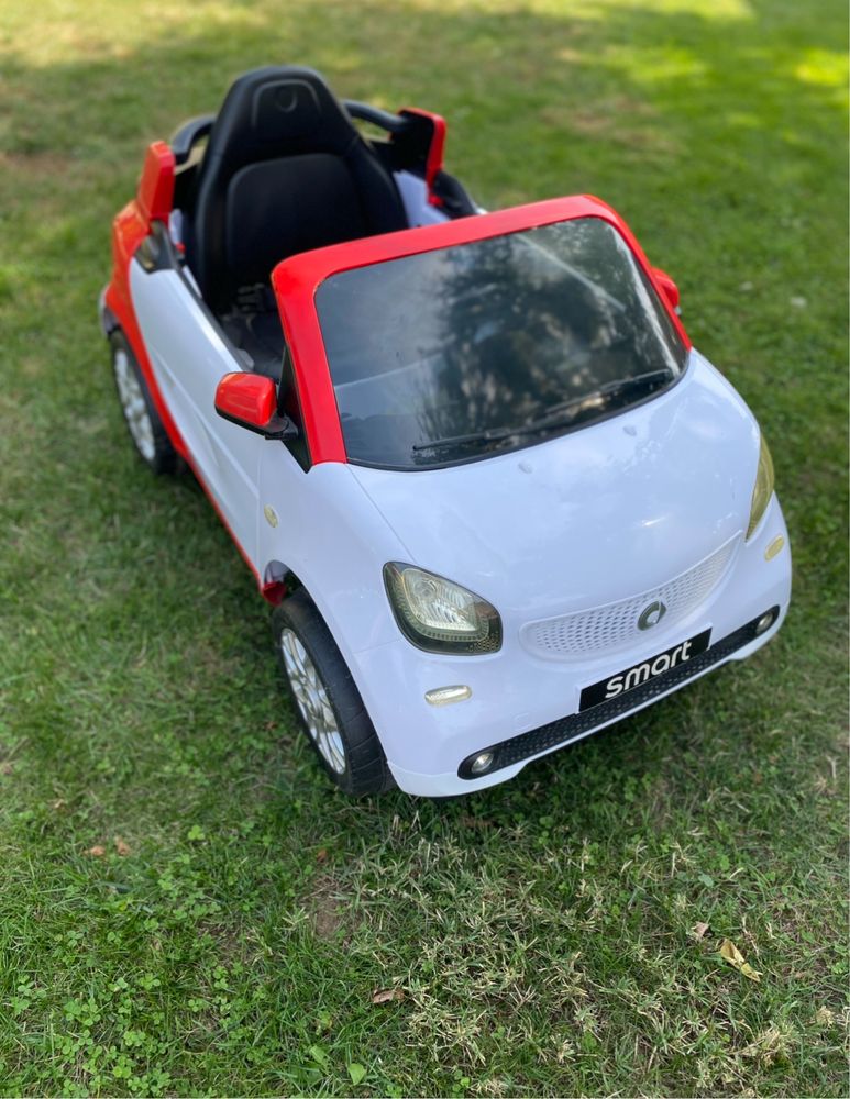 Детска акумулаторна кола Smart – с дистанционно, музика и светлини