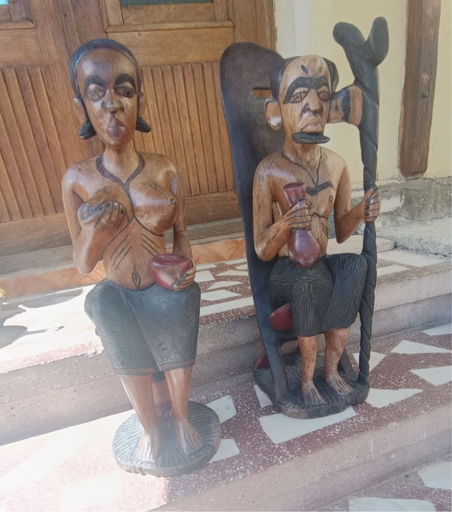 Statui africane din lemn masiv