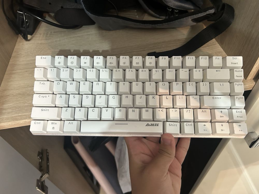 Продаю клавиатуру с синими свичами AJAZZ AK820