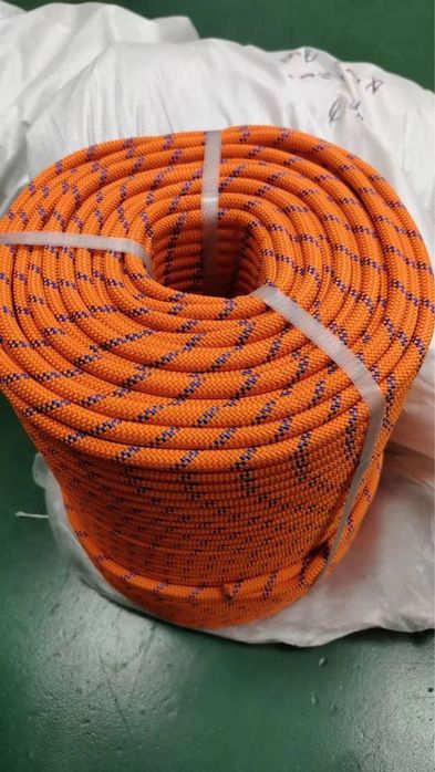 Альпинистские снаряжения (веревка, каска)