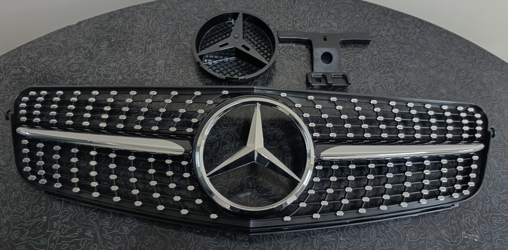 Решетка за Mercedes Benz W204+емблема НОВА