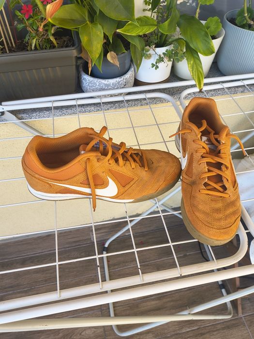 Обувки за зала Nike gato