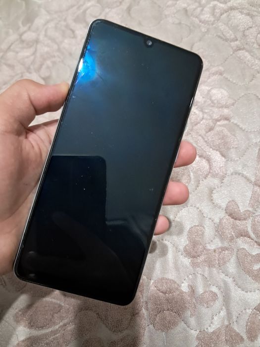 Продаю телефон срочно