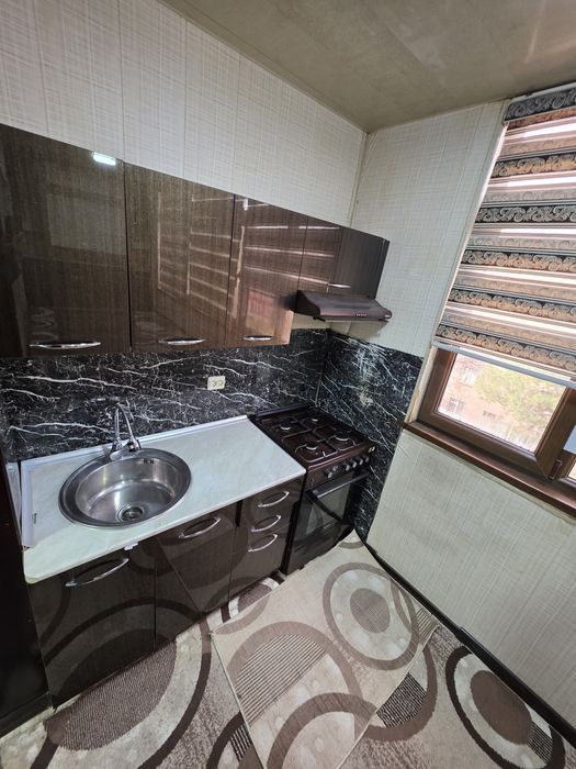 Кибрай центр 3/4/4 , кирпич , 77-серия , балкон 2х6.