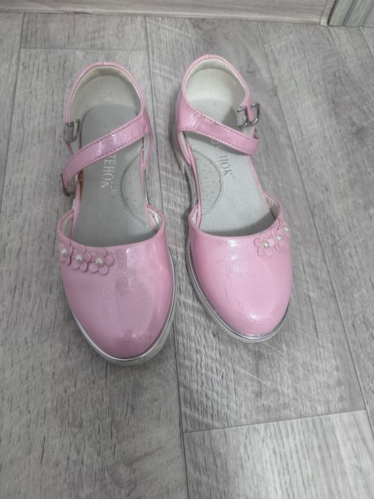 Продам детские туфли