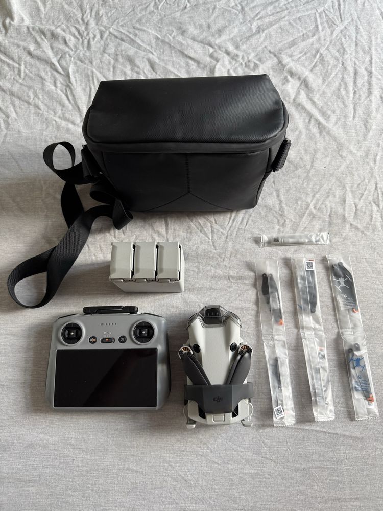 Продается Дрон DJI Mini 4 Pro Fly More Combo Plus