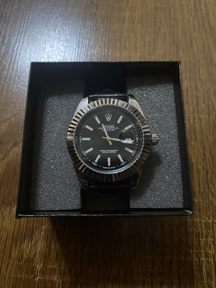 Rolex soat sotiladi