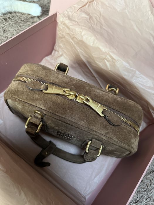 Велурена чанта Miu Miu