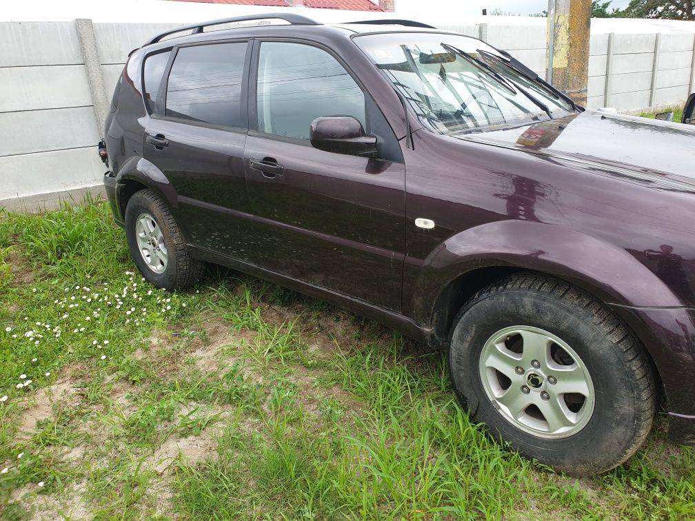 Dezmembrez ssangyong rexton 2.7 diesel an 2008