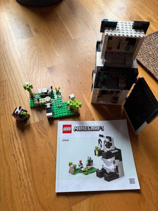 LEGO® Minecraft - Refugiul ursilor panda 21245, 553 piese