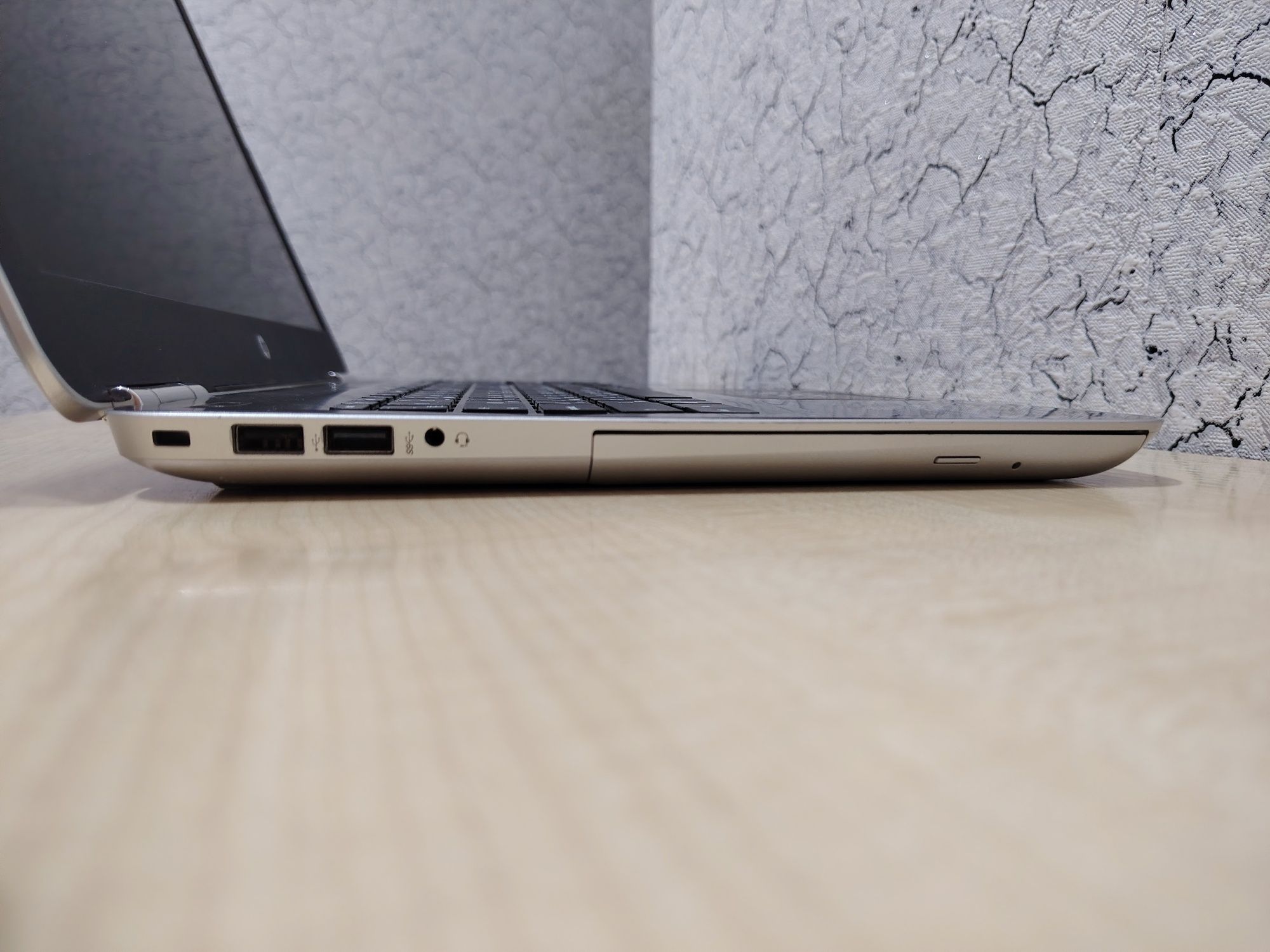 HP Pavilion B&O 15,6" FHD/CORE i5-7200U/12GB DDR4/512GB SSD/940MX 2GB!