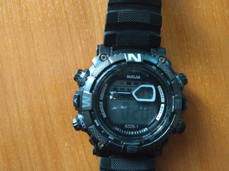 Продам спортивные водонепроницаемые часы Nuojia