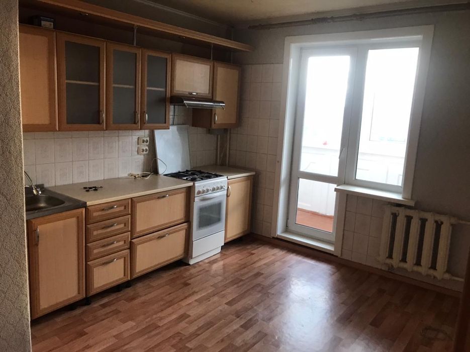 Сдам 3 КВ р-н я Рахмета,в центре,Парням 200 тыс ком услуги внутри