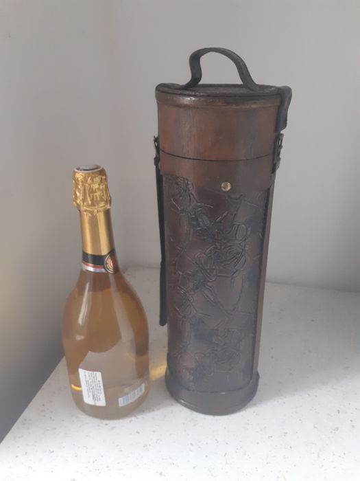 Cutie pentru sticla vin, șampanie..