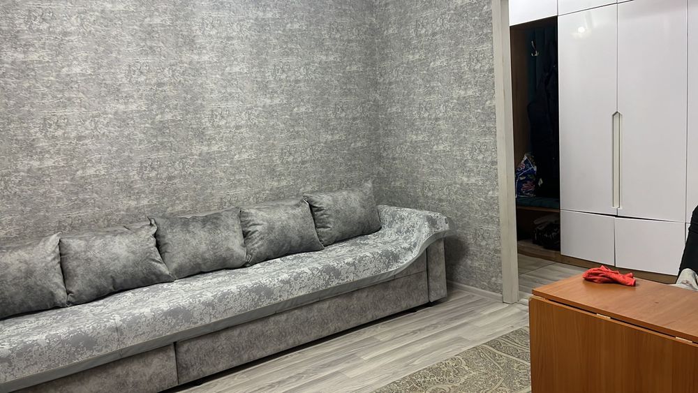 Продаётся диван в отличном состоянии 
	•	Длина: 3,80 м
	•	Механизм р