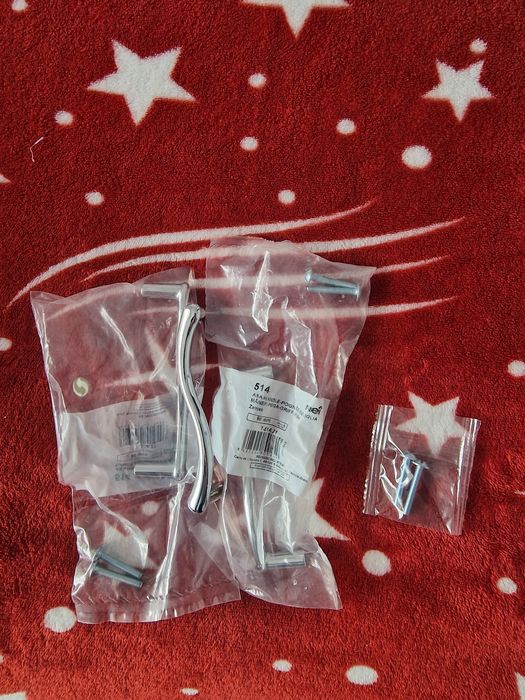 Vând 3 manere pentru dulapl de bucătărie