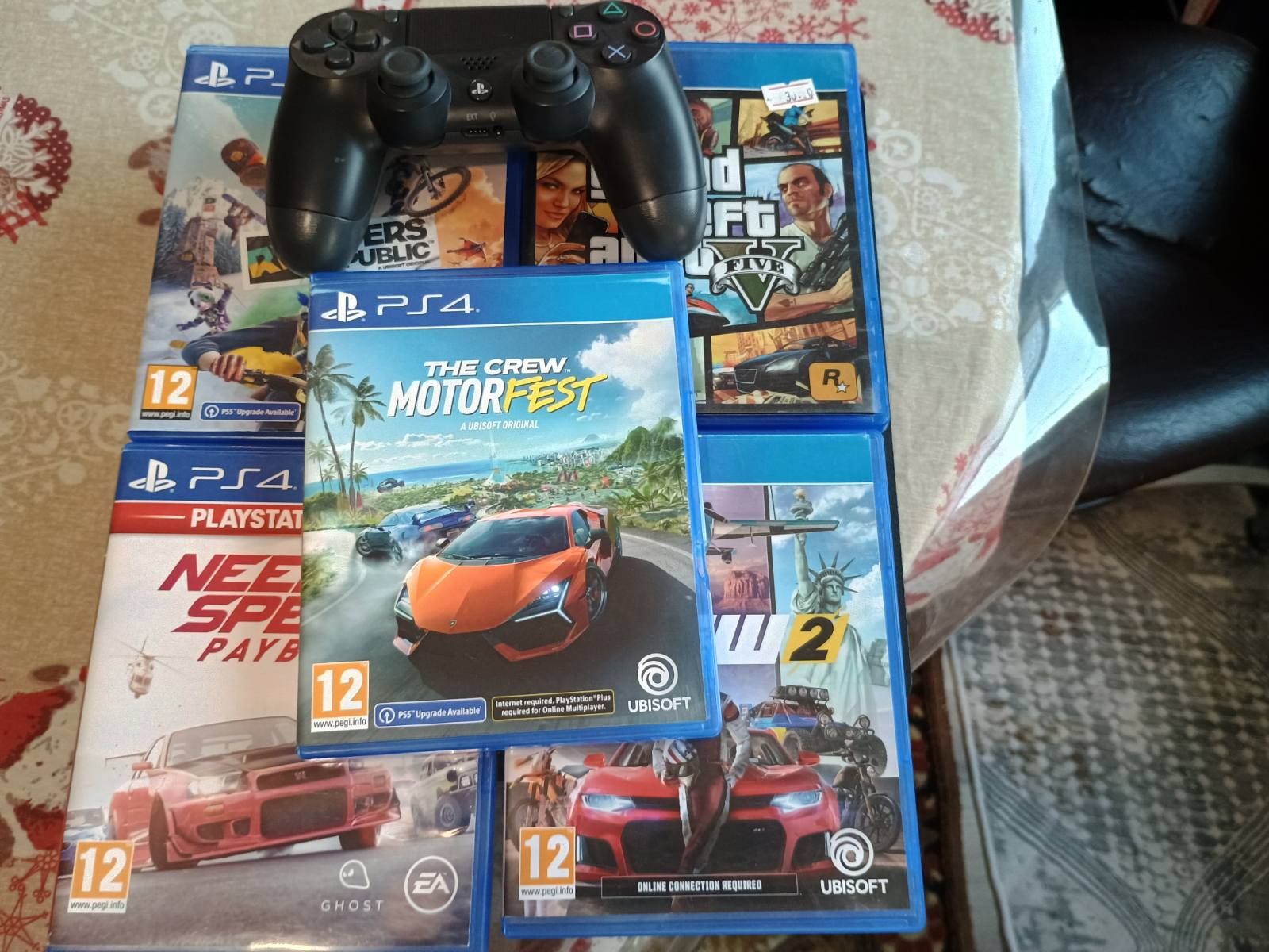 Ps4 slim l 1TB с пет игри и нов джойстик