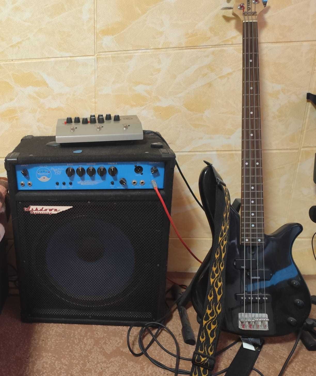 Бас китара YAMAHA, Бас кубе 150 W и 15-инчов говорител