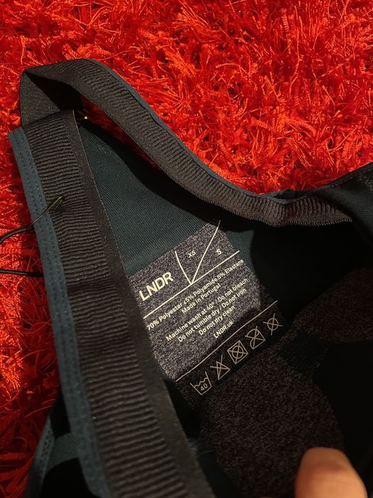 Vând Compleuri sport LNDR