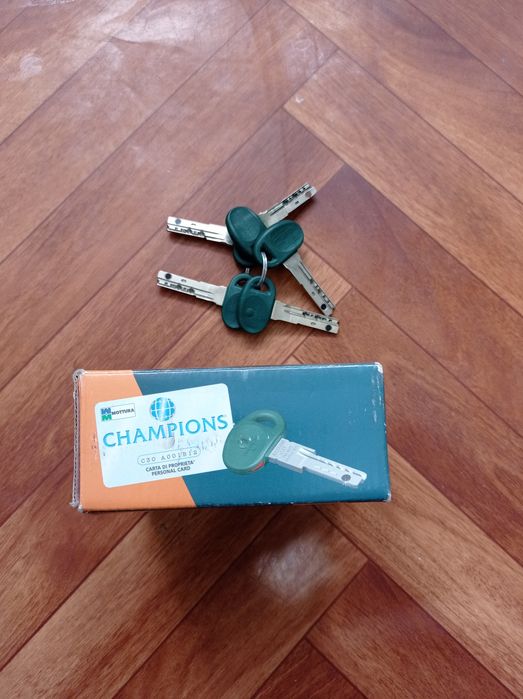 Замок сердцевина производство Италия.