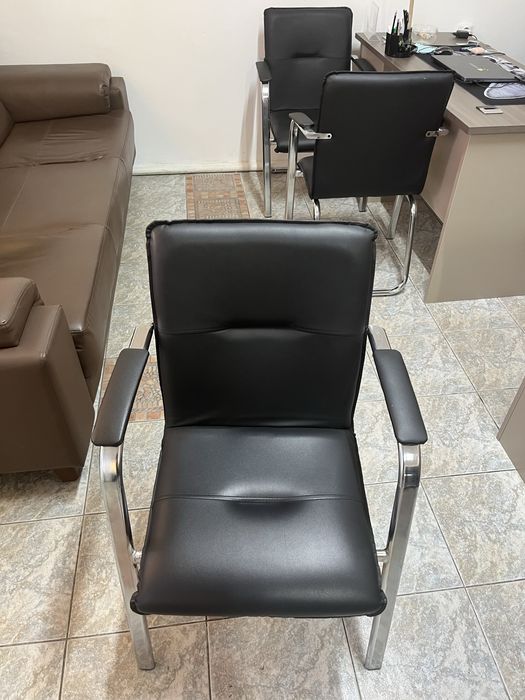 Продаются мебели в связи закрытий офиса принтер, ноутбуки,диваны,стулы