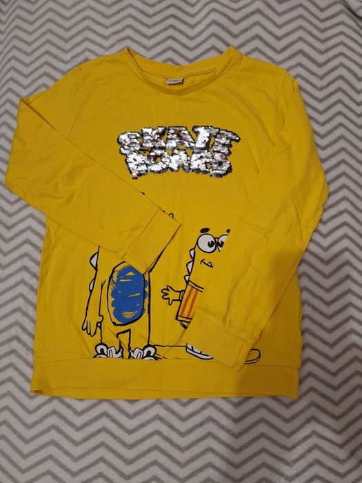 Суитшърт за момче. Ярък.