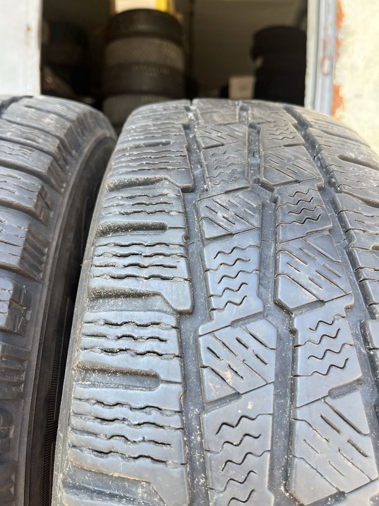 2 бр. гуми за бус 215/70/15C Michelin DOT 2822 6 mm