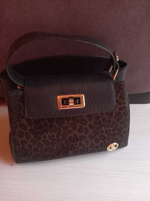 Симпатична удобна чанта