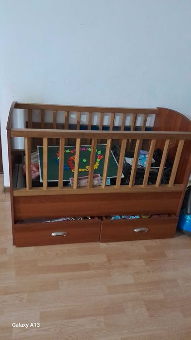 Detski koravat, tabiiy mahsulotlardan mustahkam qilib yasalgan.