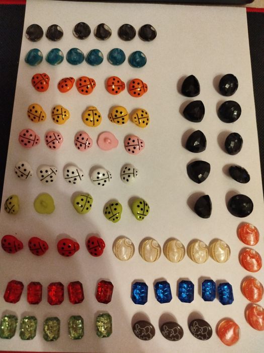 Продам пуговицы новые