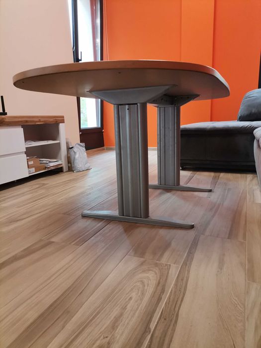 Кухненска маса с метални крака