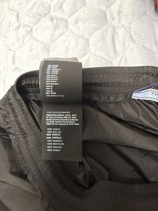 Pantaloni scurti Prada