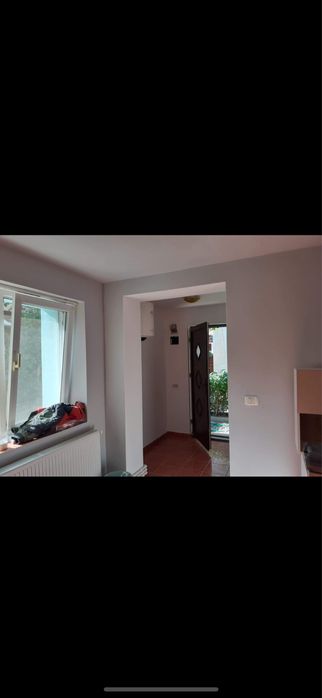 Inchiriez apartament la casa