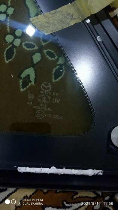 Продаётся от Mazda  задние стёкла  боковые