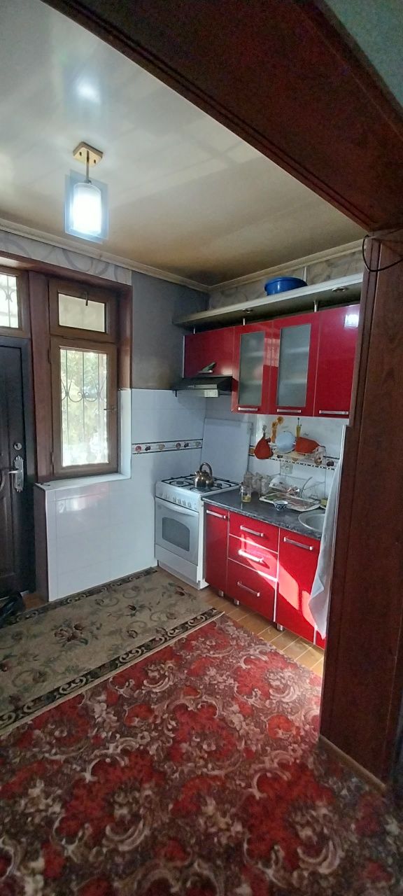 Oilaga yoki qizlarga 2xona 1etaj 400ye.Ibn Sino.Beltepa Pojarka.