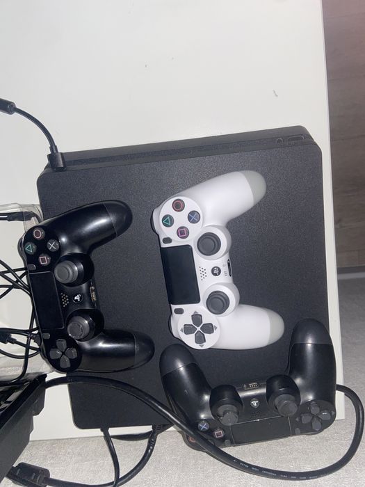 Playstation 4 slim