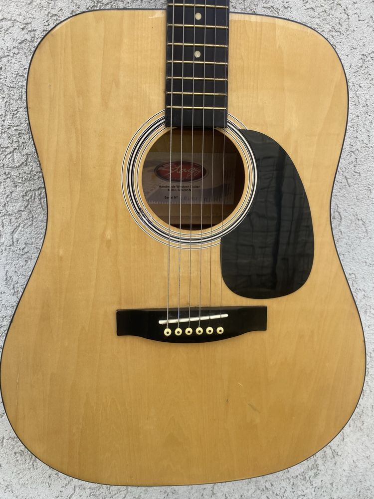 chitara  acustica Stagg