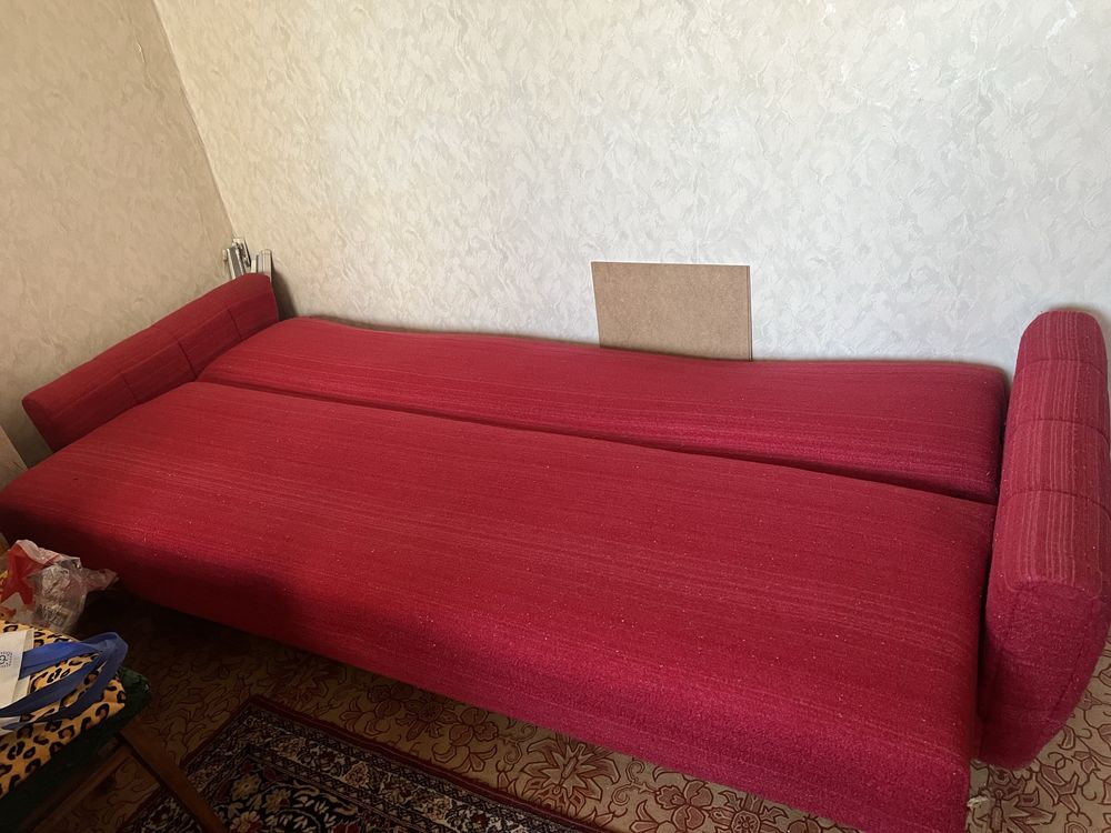 Продавам диван клик клак механизъм