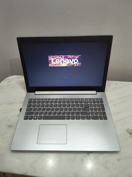 Laptop Lenovo forte puțin folosit