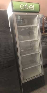 Витринный холодильник artel