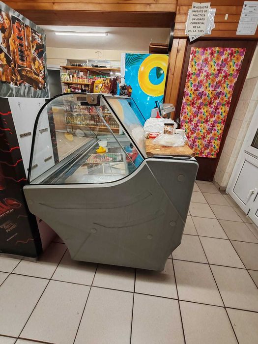 Vând vitrine pentru magazin alimentar
